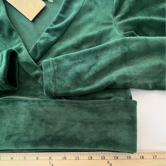 NIYAMA SOL Green Long Sleeve Crop Wrap Velour Top Workout Dance Ballet XL - Picture 8 of 8